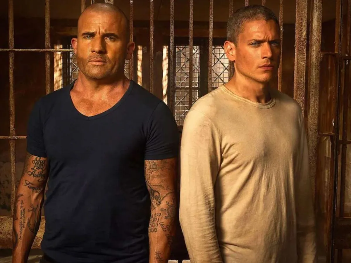 Dominic Purcell (à esq.) e Wentworth Miller em cartaz de Prison Break