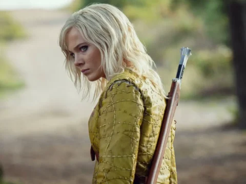 Freya Allan em cena de The Witcher Freya Allan em cena de The Witcher