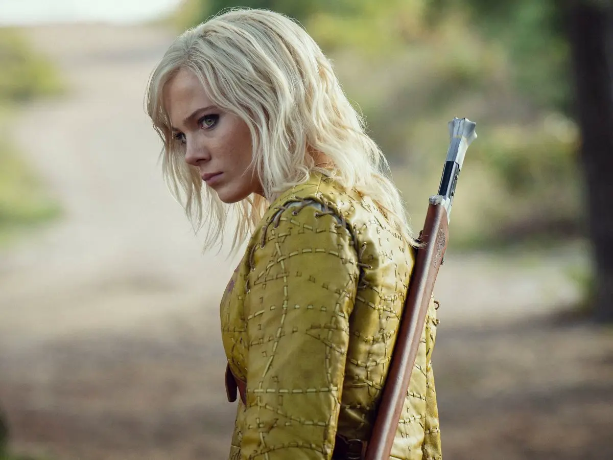 Freya Allan em cena de The Witcher
