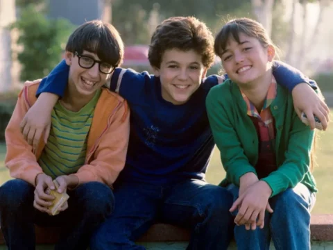 Josh Saviano (à esq.), Fred Savage e Danica McKellar em Anos Incríveis