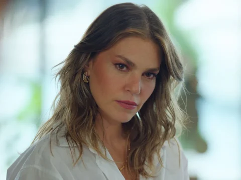 Aslı Enver em cena de Berço de Ouro