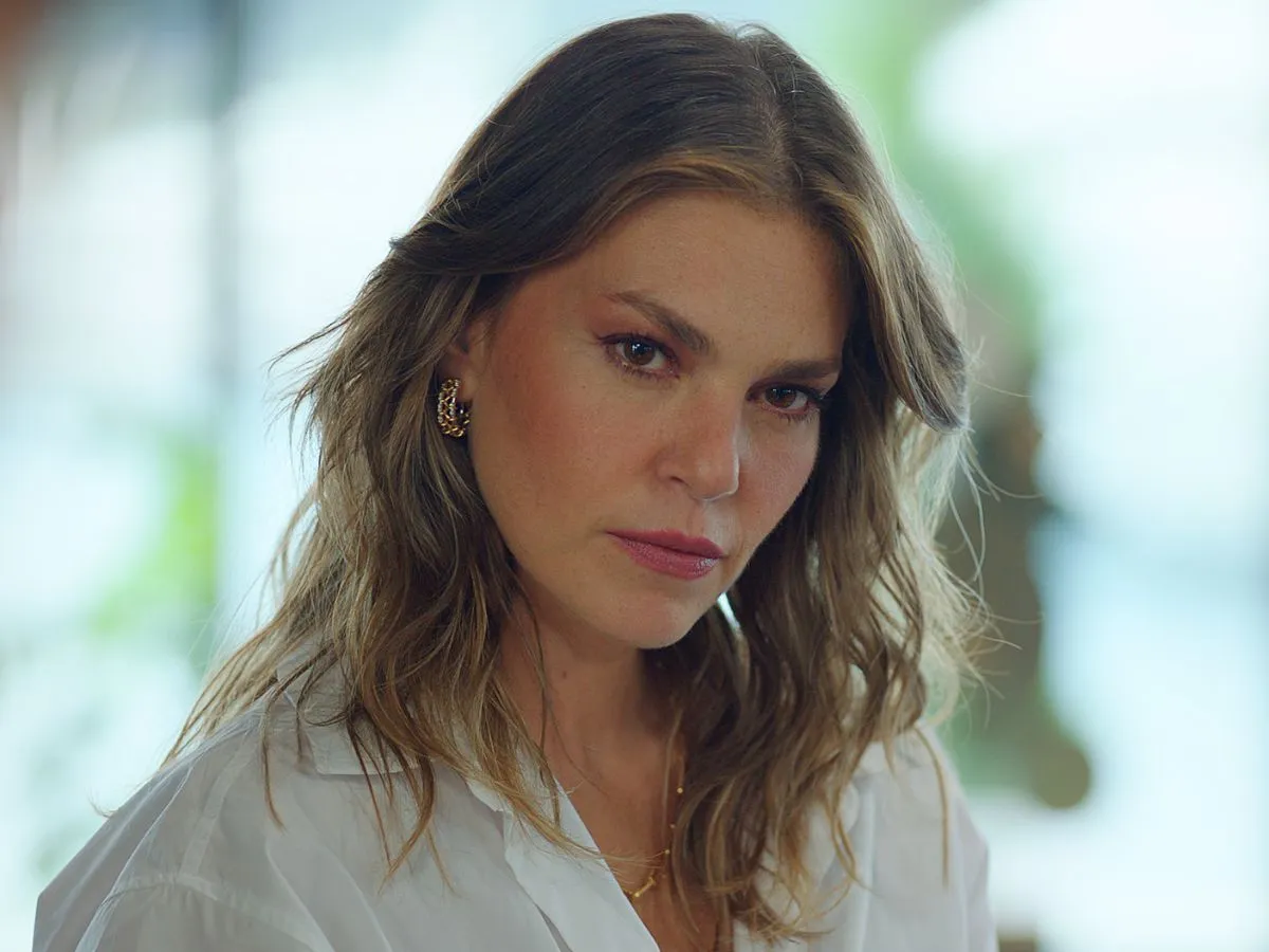 Aslı Enver em cena de Berço de Ouro