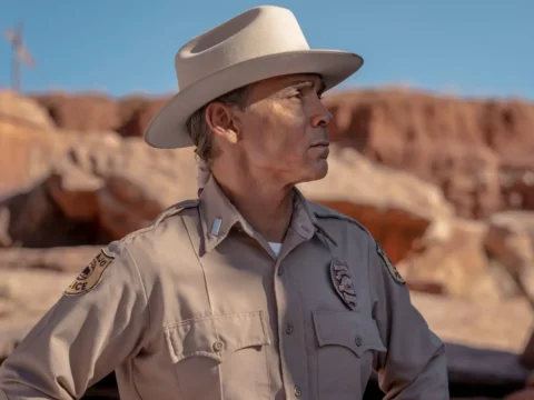 Zahn McClarnon em cena de Dark Winds Zahn McClarnon em cena de Dark Winds