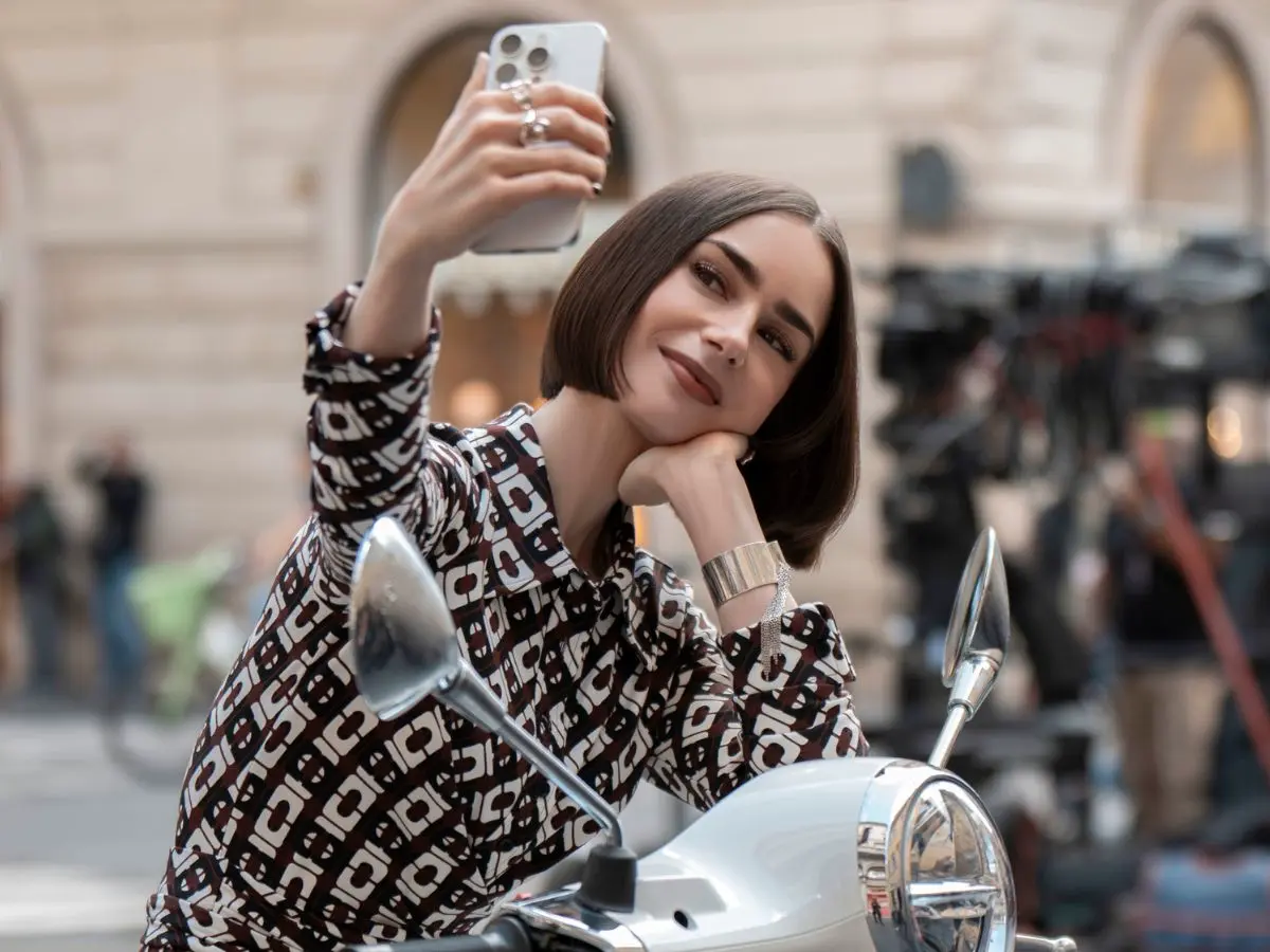 Lily Collins na 5ª temporada de Emily em Paris