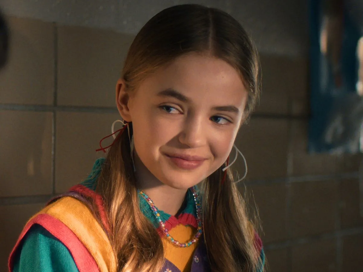 Nell Fisher na pele de Holly Wheeler em Stranger Things 5