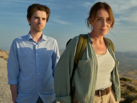 Freddie Highmore com Keeley Hawes em cena de The Assassin Freddie Highmore com Keeley Hawes em cena de The Assassin