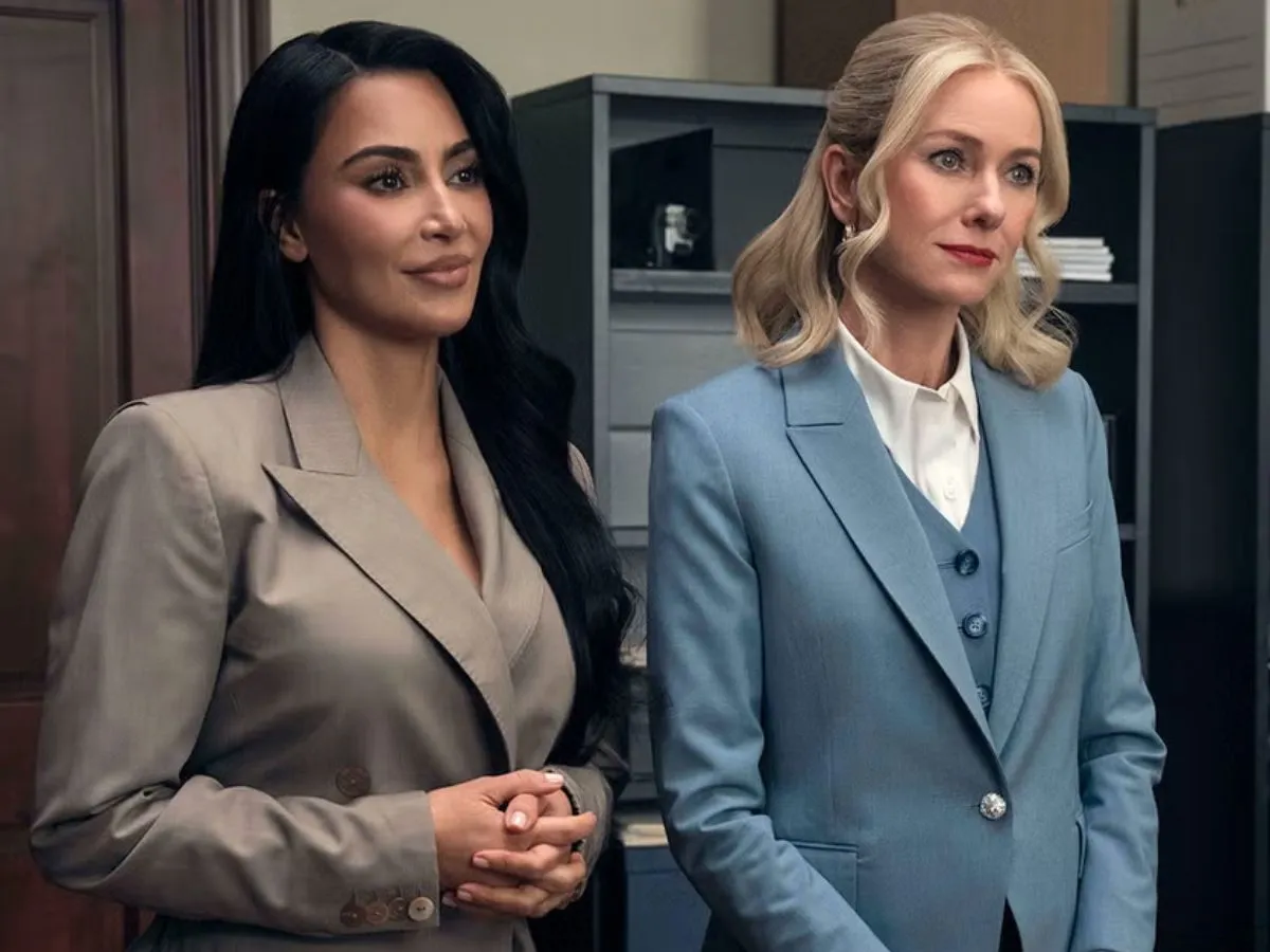 Kim Kardashian e Naomi Watts em Tudo É Justo