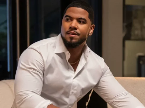 Julian Horton em Beauty in Black