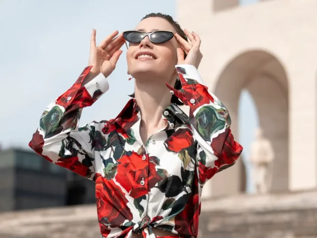 Lily Collins na 5&ordf; temporada de Emily em Paris