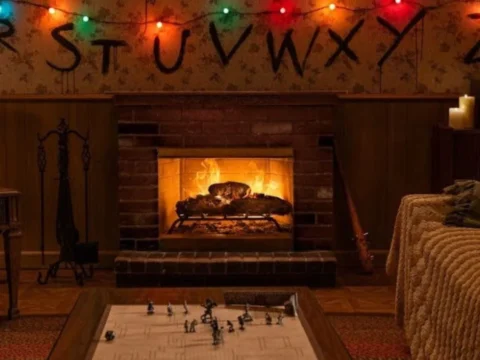 Lareira na sala da família Byers (cenário de Stranger Things)