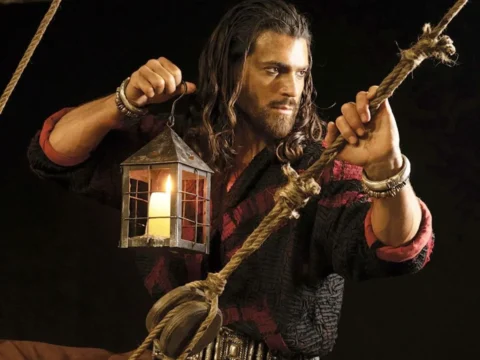 Can Yaman em cena de Sandokan