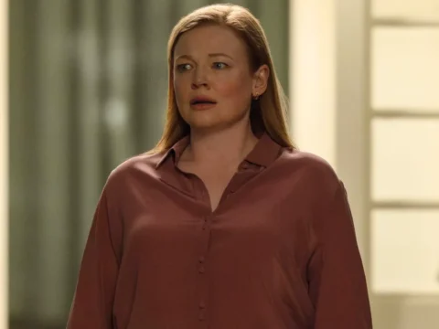 Sarah Snook na miniss&eacute;rie All Her Fault