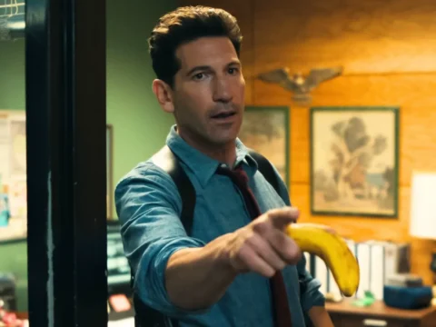 Jon Bernthal em cena de Dele & Dela