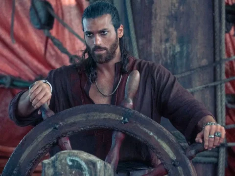 Can Yaman em cena de Sandokan