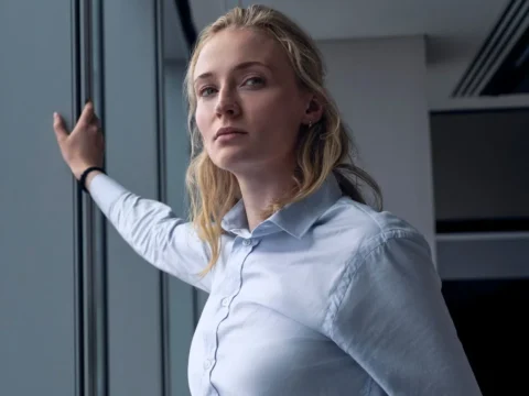Sophie Turner na s&eacute;rie O Roubo