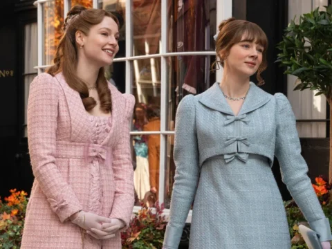 Hannah Dodd (&agrave; esq.) e Claudia Jessie em Bridgerton