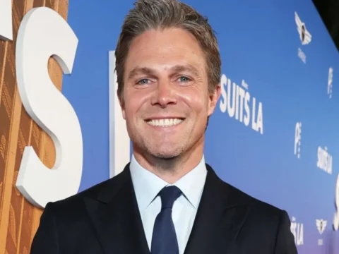 Stephen Amell na premi&egrave;re de Suits LA