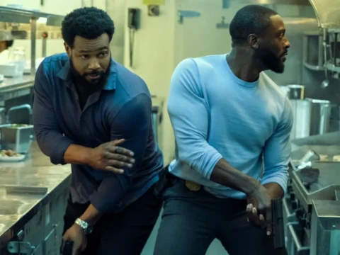 Isaiah Mustafa (&agrave; esq.) com Aldis Hodge em Cross