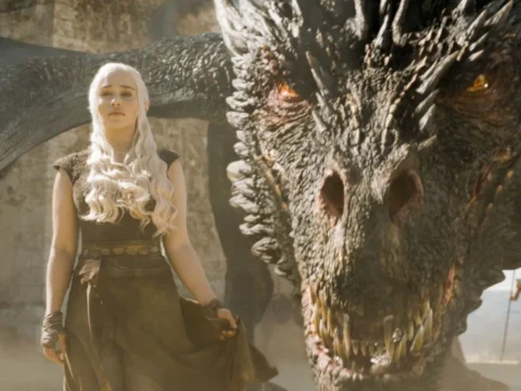 Emilia Clarke em cena de Game of Thrones
