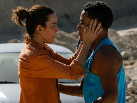 Cena da s&eacute;rie Homem em Chamas com Alice Braga