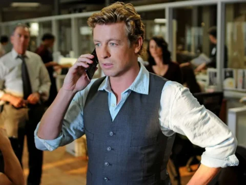 Simon Baker em O Mentalista; ca&ccedil;a ao serial killer Red John