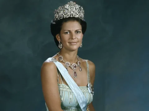 Rainha S&iacute;lvia em foto oficial de 1976
