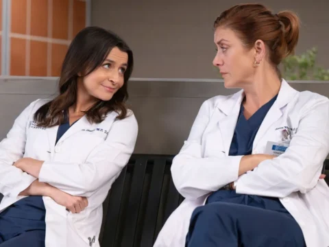 Caterina Scorsone com Kate Walsh em Grey's Anatomy