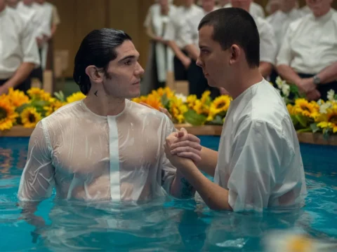 Fra Fee (&agrave; esq.) com Asa Butterfield em Sem Salva&ccedil;&atilde;o