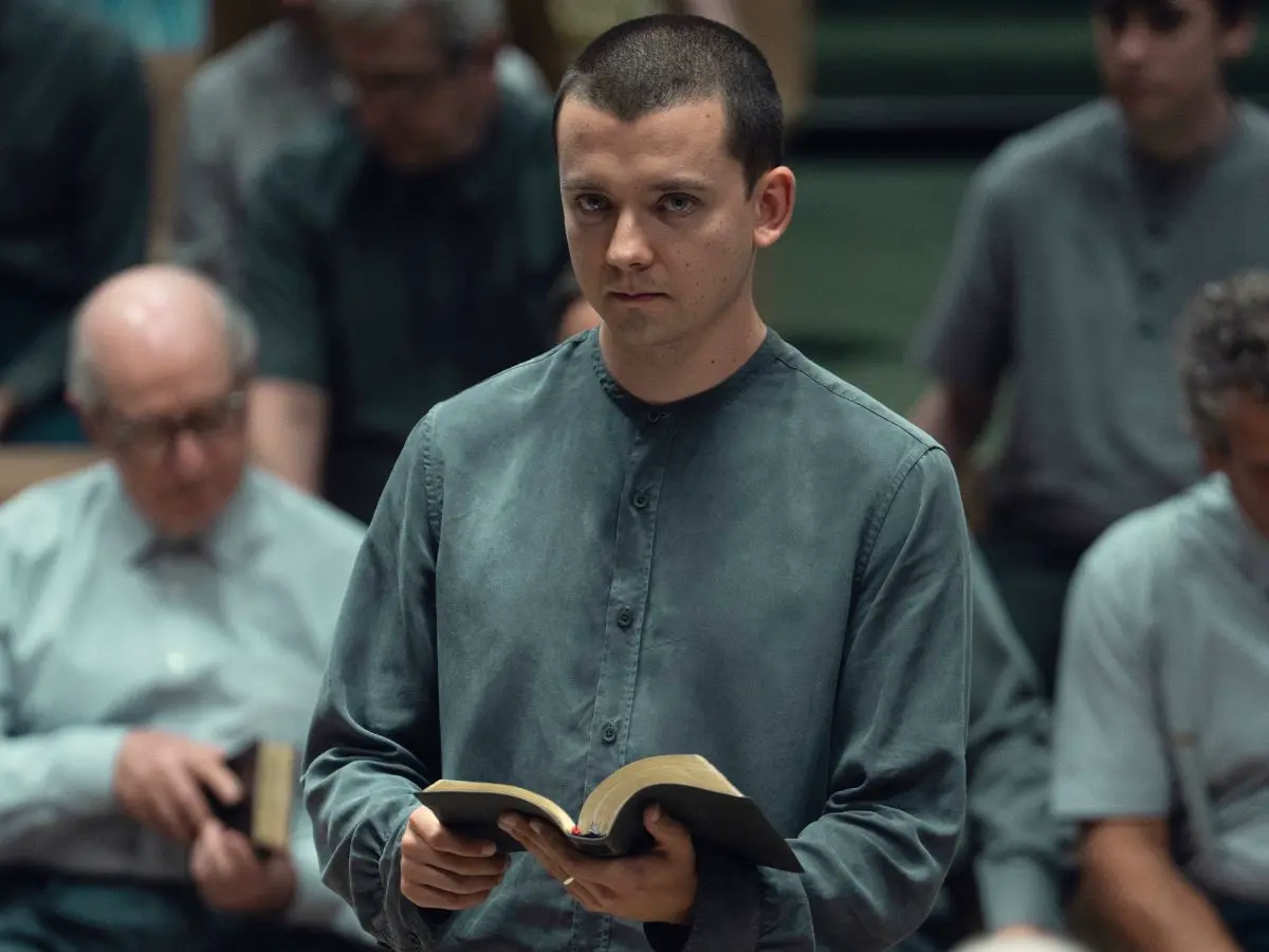 Asa Butterfield em cena de Sem Salvação