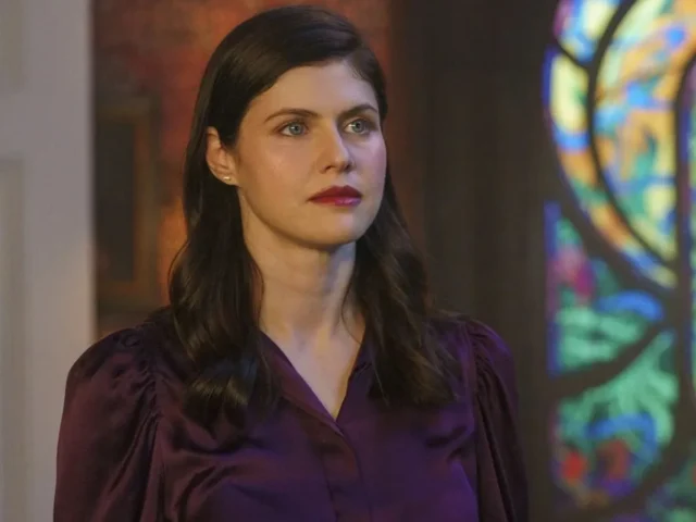 Alexandra Daddario na s&eacute;rie As Bruxas Mayfair