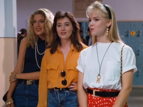 Tori Spelling (&agrave; esq.), Shannen Doherty e Jennie Garth em Barrados no Baile