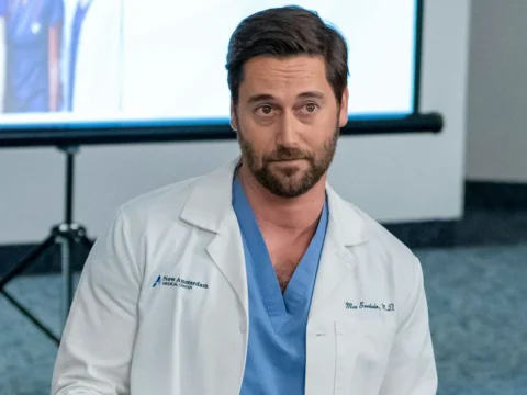 Ryan Eggold em cena de New Amsterdam