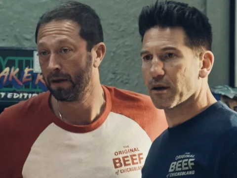 Ebon Moss-Bachrach e Jon Bernthal em O Urso