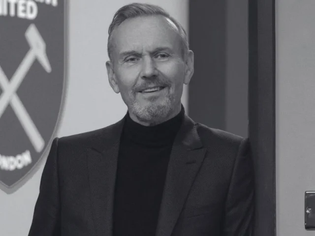 Anthony Head em cena de Ted Lasso