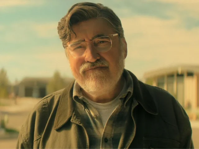 Alfred Molina em The Boroughs