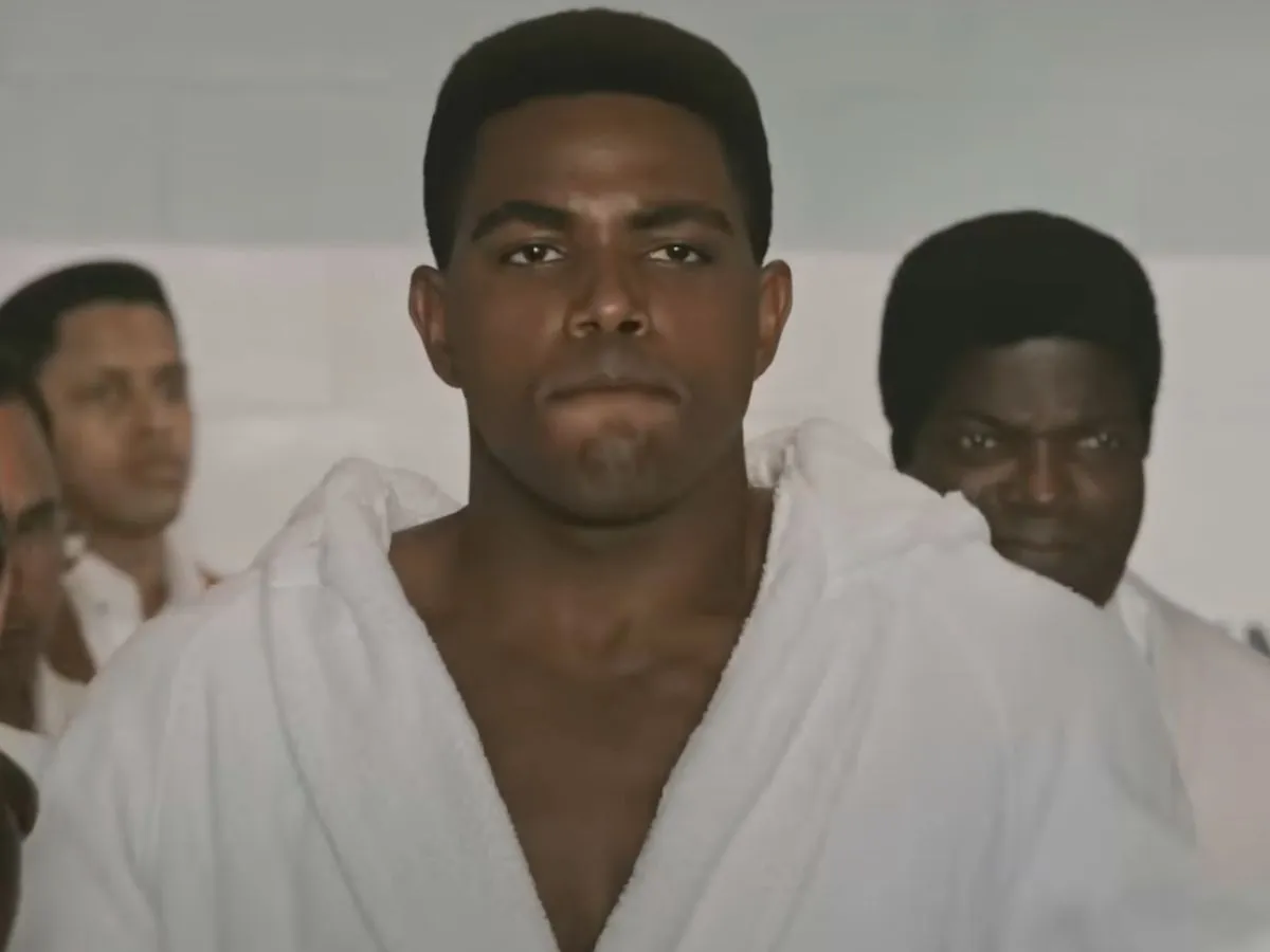 Jaalen Best como Muhammad Ali na série The Greatest