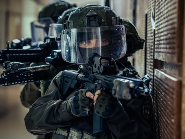 Cena da série Unidade de Elite GIGN Cena da série Unidade de Elite GIGN